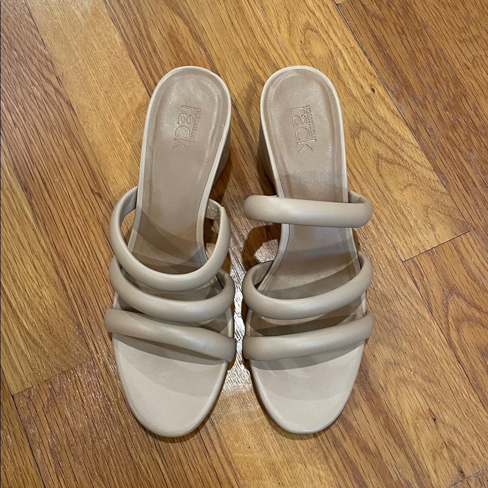 Brand New Nordstrom Rack nude sandals 7.5 - Picture 2 of 4